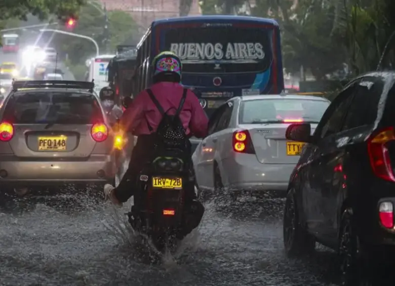 Imagen de referencia de aguacero en Medellín. FOTO Manuel Saldarriaga. 