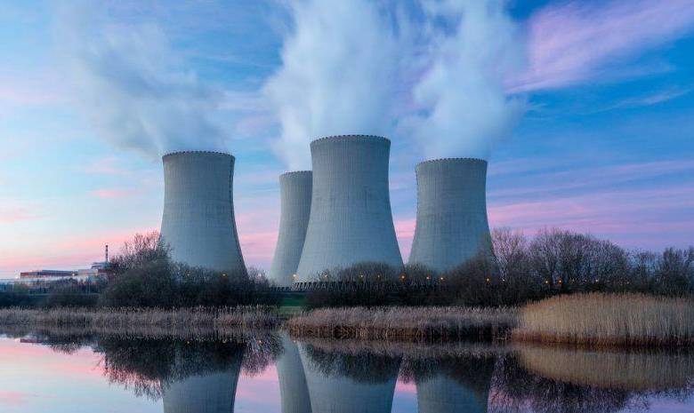 Las futuras bases en la Luna dependerían de reactores nucleares para garantizar energía constante en medio de temperaturas extremas y largas noches sin luz solar. FOTO: FORO NUCLEAR.