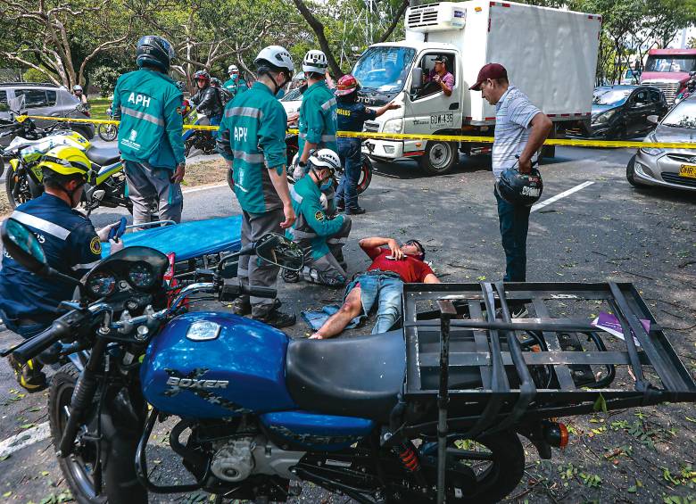 Entre los mantenimientos de los vehículos siniestrados y la atención de las personas afectadas por los accidentes se generan los valores millonarios destinados por las aseguradoras.. FOTO EL COLOMBIANO