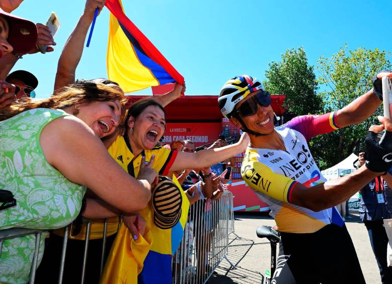 Egan Bernal causa sensación en la Vuelta a España-2025. FOTO X-INEOS