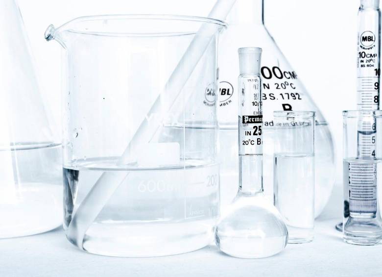 Según los resultados del estudio, el alcohol acelera la salida del arsénico del cuerpo, reduciendo su potencial nocivo. Foto de referencia: Pixabay.