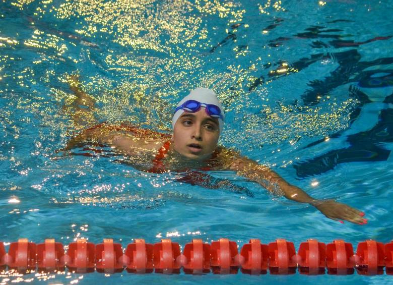 La nadadora Sara Vargas es una deportista de baja estatura, que suma varios mundiales y va camino a los Paralímpicos. FOTO cpc