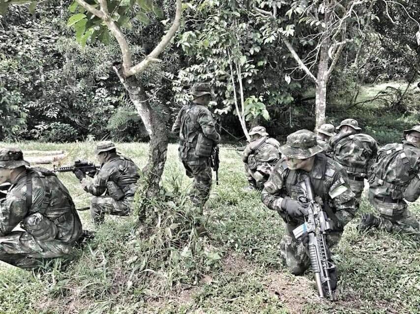 Militares en medio de un operativo. FOTO: COLPRENSA