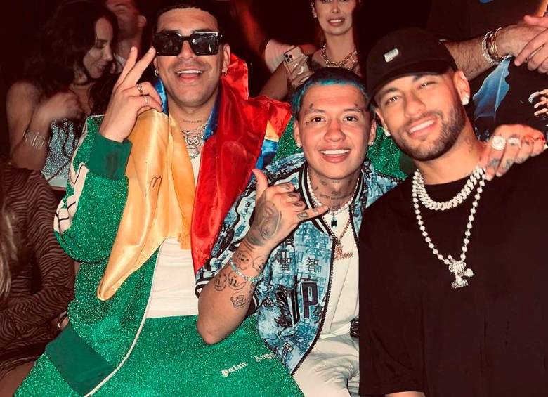 Ryan Castro y Blessd al lado de Neymar en el concierto del pasado viernes, en Miami. FOTO Tomada de Instagram.