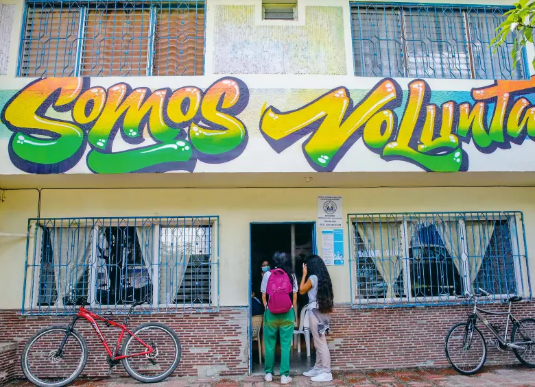 El primer piso de la casa lo ocupa el CARE mientras que en el segundo y tercero están la corporación Nativos y otras organizaciones sociales. FOTO camilo suárez