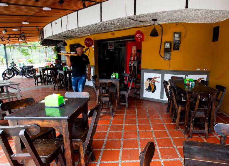 Los comerciantes aseguran que las ventas han bajado a raíz de la sequía del embalse.FOTO JULIO HERRERA. 