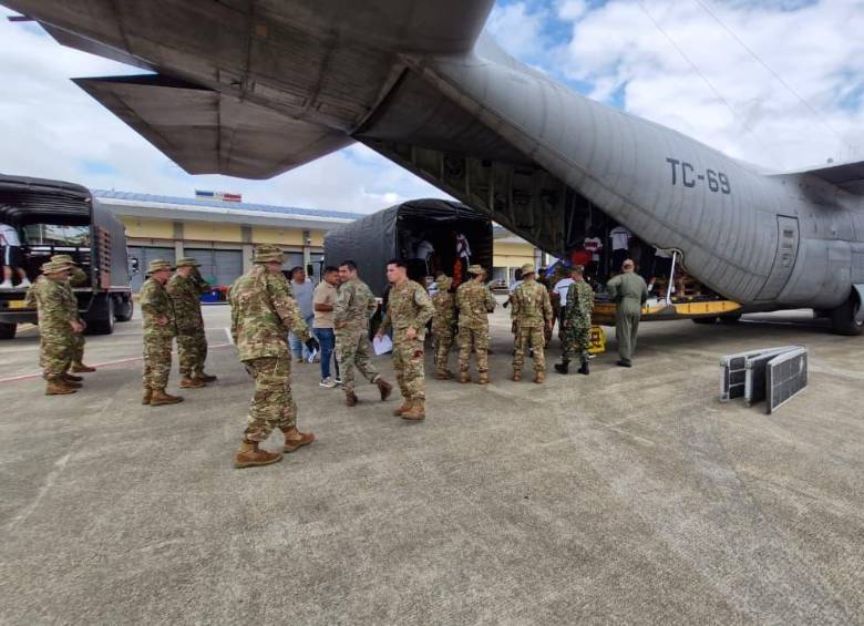 El contingente del Ejército Argentino llegó a Colombia con equipos y recursos para apoyar la atención de las comunidades afectadas por el terremoto. FOTO: Ministerio de Defensa de Argentina. 