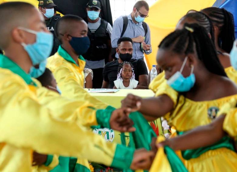 El evento de inauguración del complejo deportivo de la Fundación Yerry Mina tuvo demostraciones de baile por parte de los niños de la fundación. Aporte social del deportista. FOTO el país-cali
