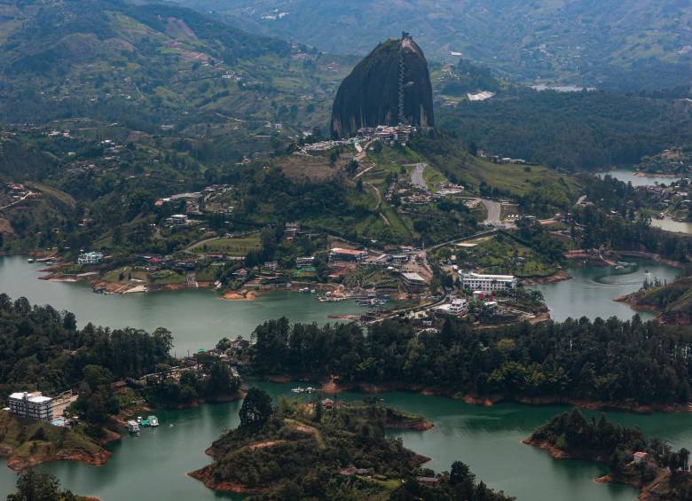 Guatapé recibió 3,7 millones de visitantes en 2024. FOTO: MANUEL SALDARRIAGA