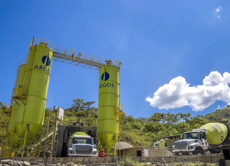 Cementos Argos ha tenido que reducir la autogeneración de energía a gas en sus plantas de Toluviejo y Cartagena, y depender más de la red eléctrica externa, debido a la baja disponibilidad y los altos precios en el mercado. Foto: Juan Antonio Sánchez