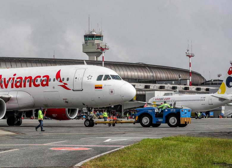 La aeronáutica Civil aprobó la integración entre Viva y Avianca, pero la condicionará a la asignación de horarios en el despeje y aterrizaje de las aeronaves. FOTO: Juan Antonio Sánchez