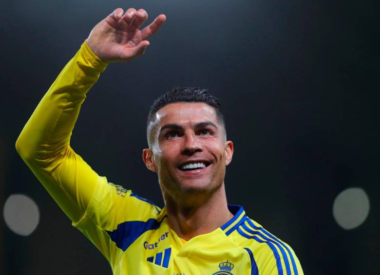 Cristiano en la máxima figura del fútbol de Arabia Saudita. FOTO: AFP