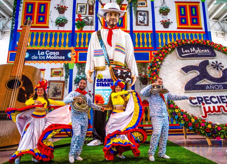 Este silletero marioneta se puede visitar de 12:00 del día a 8:00 de la noche. FOTO Julio C. Herrera