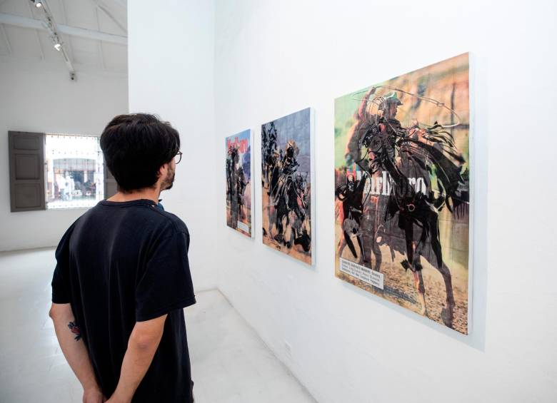 Las penurias de los inmigrantes y los tratos que reciben en las fronteras es el tema de Al límite, exposición de Ana Patricia Palacios en la galería La Balsa. FOTO camilo suárez