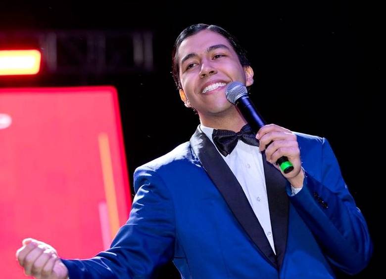 Cantante de tango y defensor del legado de Gardel, Lucas Murillo representa la fuerza joven que mantiene vivo este género en Medellín. FOTO archivo particular