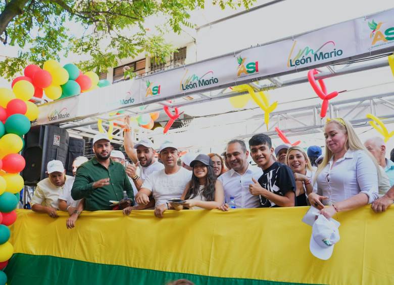 El aspirante a la Alcaldía de Itagüí Leon Mario Bedoya en la inscripción de su candidatura.