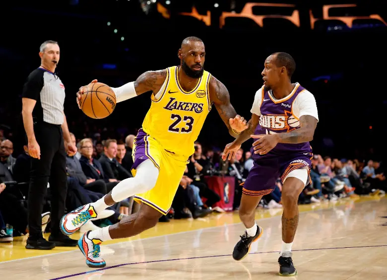 Los Ángeles Lakers pasaron de la alegría a la tristeza tras caer sorpresivamente ante los Phoenix Suns. Foto: GETTY. 