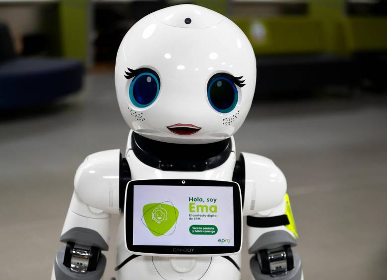 Ema es un robot de Empresas Públicas de Medellín, que utiliza Inteligencia Artificial para ayudar a las personas Foto: Donaldo Zuluaga Velilla.
