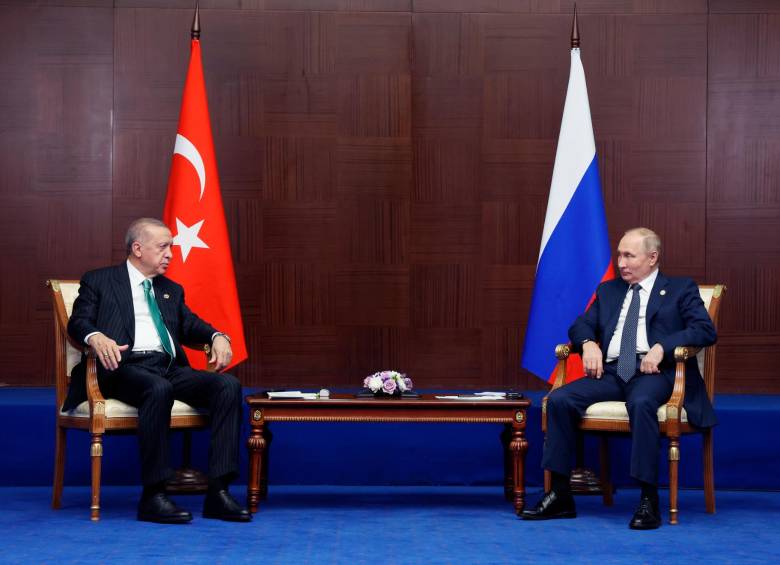 Putin espera crear en Turquía un centro de distribución para Europa, que está en pleno proceso para reducir su dependencia del combustible ruso. Foto: EFE. 