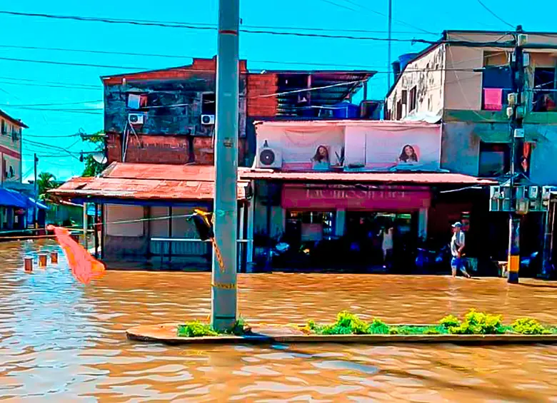 Así se ven las calles del municipio de El Bagre, Bajo Cauca antioqueño, por cuenta de los desbordamientos de dos ríos. FOTO: CORTESÍA ALCALDÍA DE EL BAGRE