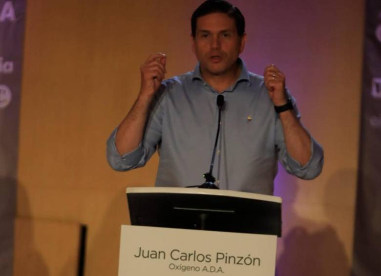 El exministro de Defensa, Juan Carlos Pinzón, aseguró que le apostará en varios frentes a la educación en el país en caso de llegar a ser presidente. FOTO: Juan Antonio Sánchez