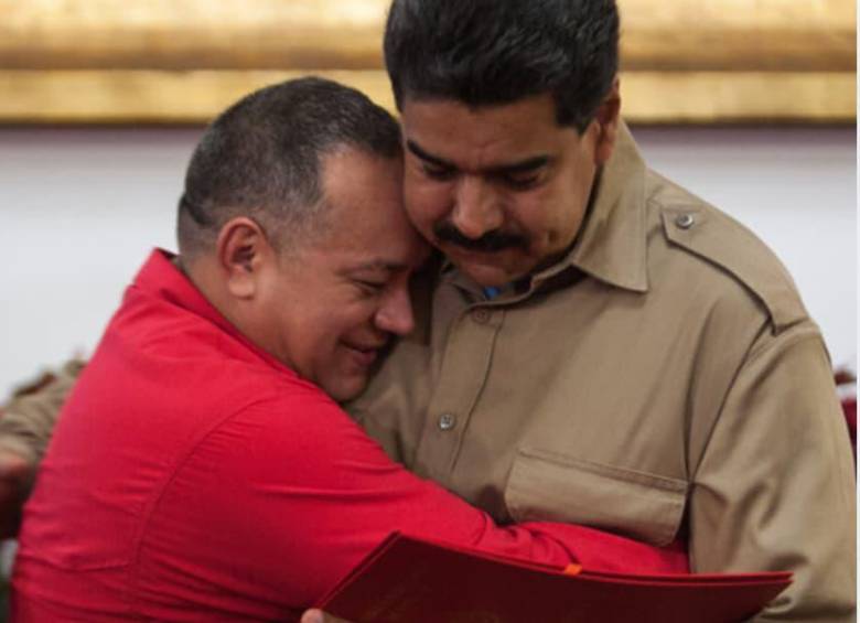 Nicolás Maduro y altos funcionarios de su gobierno son mencionados en una acusación presentada ante la justicia estadounidense por presuntos secuestros, torturas y otros abusos contra militares y opositores en Venezuela. FOTO: Colprensa. 