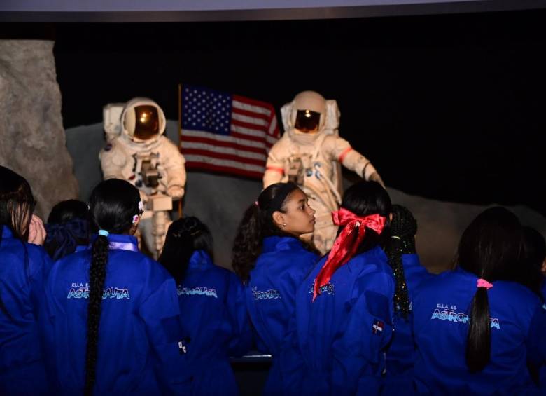 El programa Ella Es Astronauta busca acercar a niñas latinoamericanas al mundo de la ciencia, la tecnología y la exploración espacial. FOTO: Fundación She Is.