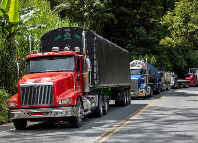 Transportadores de carga por carretera estiman que hasta mediados de 2023 el Gobierno no aplicará incrementos en los precios del acpm. FOTO Camilo Suárez