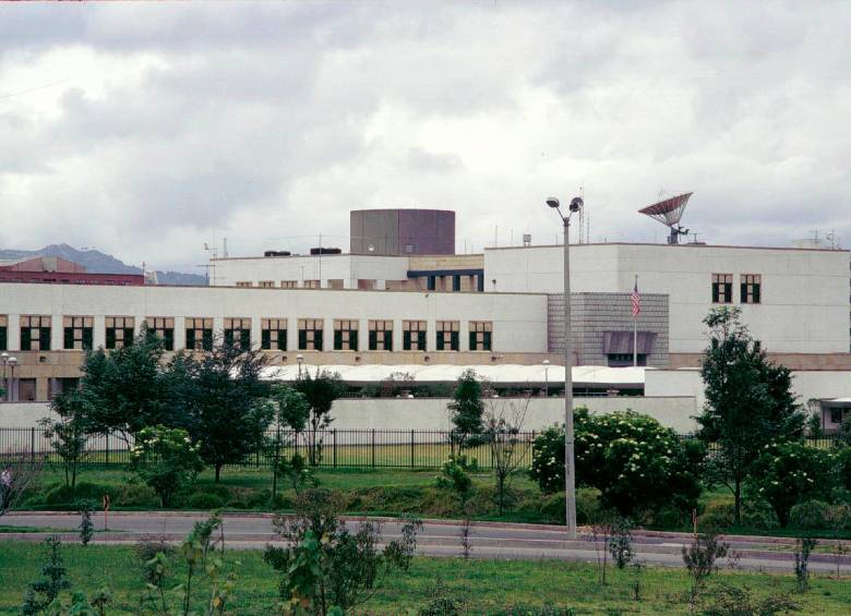 Imagen de referencia de la embajada de Estados Unidos en Bogotá. Desde allí se enviaron los correos internos en los que se confirmaron los primeros afectados en Colombia. FOTO Getty