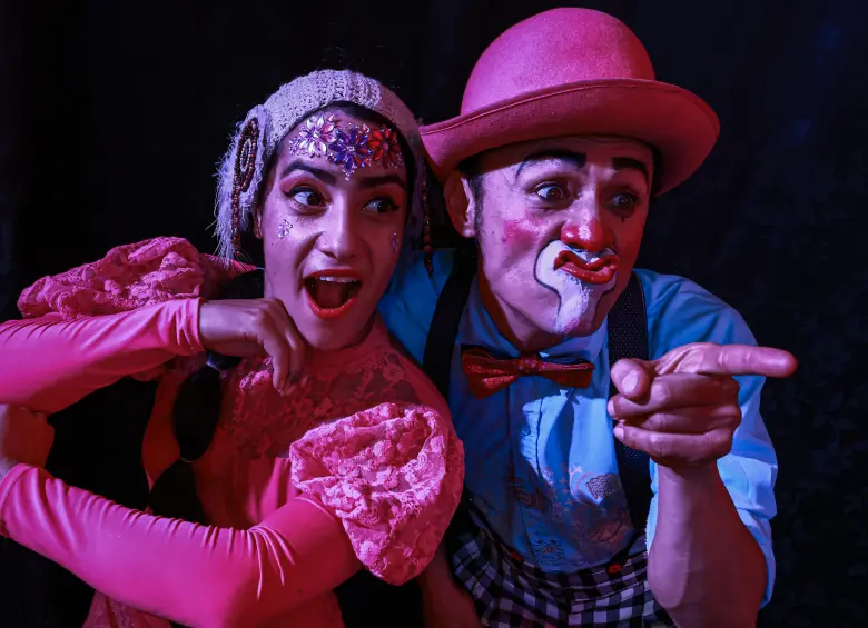 El arte circense es uno de los más apreciados en Medellín. Por eso la ciudad cuenta con un festival anual que celebra la risa y los malabares. FOTO EL COLOMBIANO