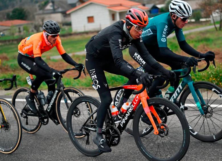 Egan Bernal se muestra fuerte en su regreso a las competencias europeas. Este año tiene como principal reto competir en la Vuelta a España. FOTO X-INEOS