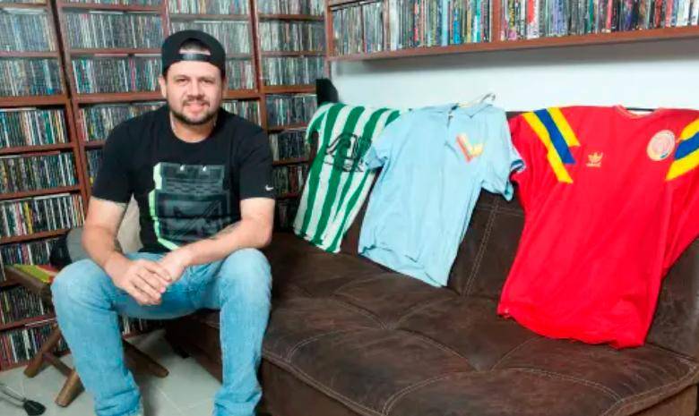 Felipe Muñoz es un reconocido barrista del Atlético Nacional y músico. FOTO: EL COLOMBIANO