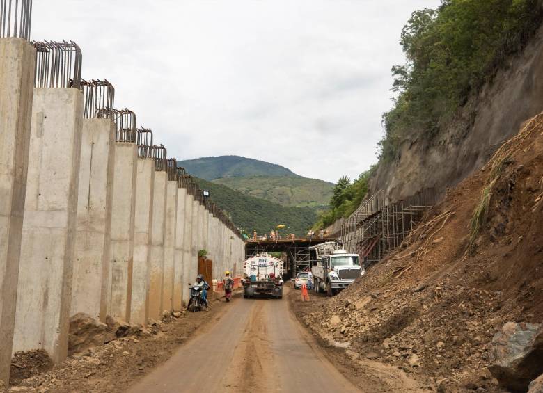 Así avanzan las obras del proyecto Autopista Al Mar 2, que conectará a Medellín con Necoclí. FOTO JULIO CÉSAR HERRERA