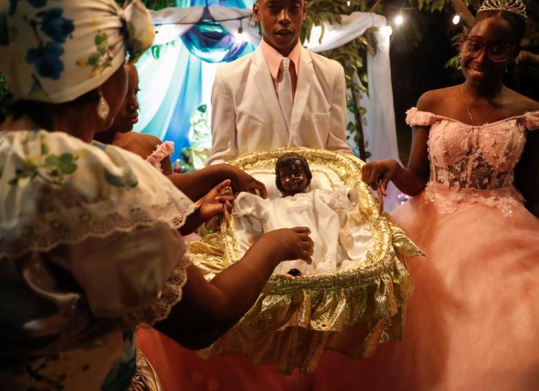 Febrero es el diciembre de la comunidad de Quinamayó, que tras dos años (por la pandemia), vuelve a vivir sus tradiciones este año. FOTO: EFE