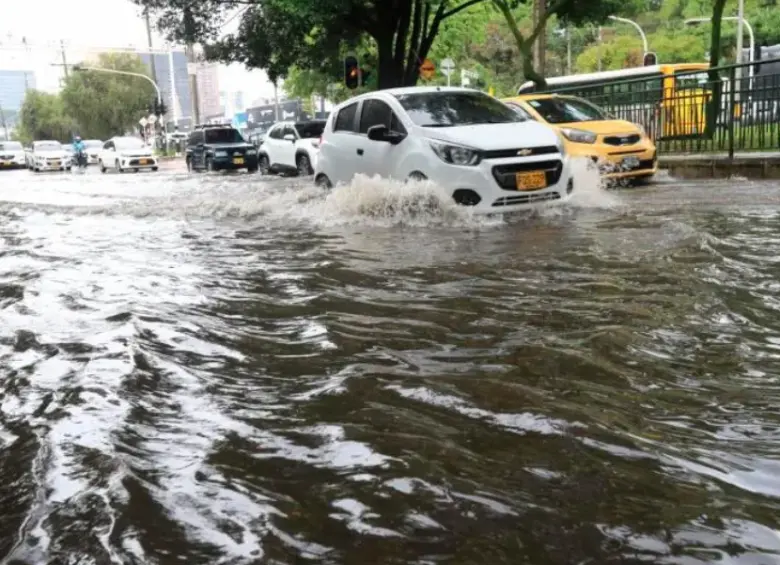Las lluvias han dejado derrumbes e inundaciones en vías y zonas tanto urbanas como rurales en Antioquia. FOTO: ESNEYDER GUTIÉRREZ