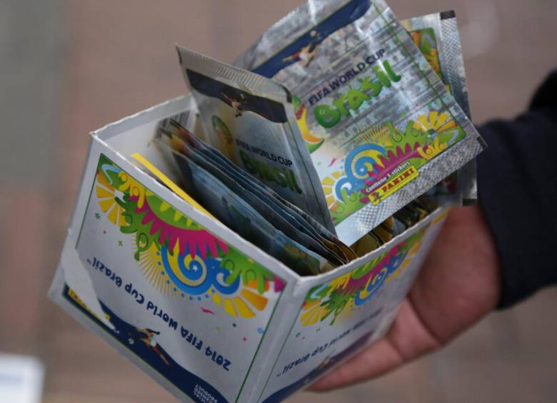 Panini con las láminas del pasado Mundial de Brasil 2014 hace 10 años. FOTO: COLPRENSA