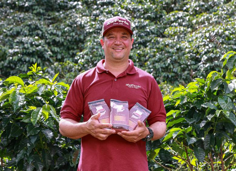 En la finca La Perla, cultivan 100.000 arbustos de café, incluyendo variedades especiales, como la Geisha, traídas directamente de Etiopía y Panamá. FOTO MANUEL SALDARRIAGA