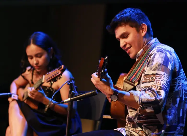 El tiple, instrumento autóctono nacional de Colombia declarado por ley en 2005, es el protagonista del Encuentro Nacional organizado por Cortiple desde 1996 en Envigado, Antioquia. FOTO cortesía