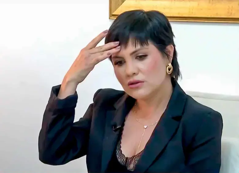 Karina Rincón, sobreviviente de tentativa de feminicidio. Su expareja la atacó 24 veces con un martillo en la cabeza. Todo ocurrió frente a la bebé de ambos. FOTO CAPTURA DE VIDEO