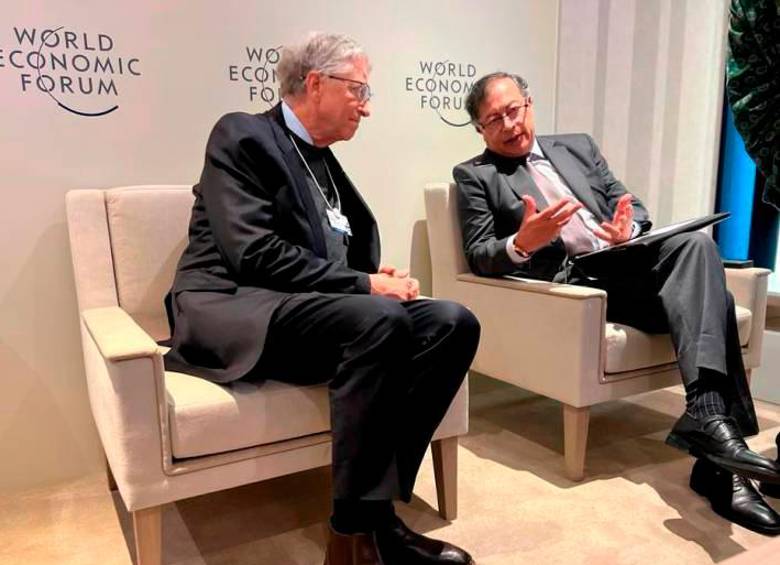 El presidente Gustavo Petro en un encuentro con Bill Gates durante el Foro Económico Mundial de 2024. FOTO: Colprensa