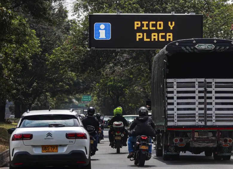Descripción: Rotación de Pico y Placa a partir del 02 de febrero en el área metropolitana del Valle de Aburrá. FOTO: MANUEL SALDARRIAGA