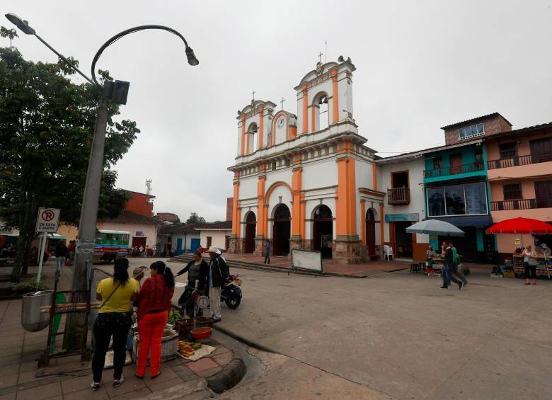 En la zona urbana de Anorí, 191 de las 370 familias desplazadas están recibiendo atención por parte de la alcaldía, a la espera de una solución para poder volver a sus viviendas. FOTO: MANUEL SALDARRIAGA