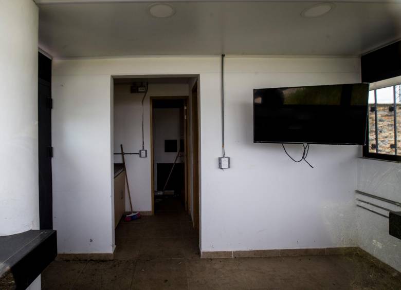 Así luce el interior del CAI de San Antonio de Pereira, según conoció EL COLOMBIANO, los policías de la zona deben incluir vigilancia de la estructura durante sus patrullajes. FOTO: Julio César Herrera.
