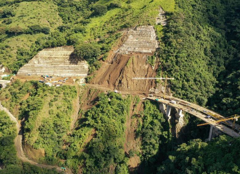 Obras en La Sinifaná tras contingencia de 2019. FOTO Manuel Saldarriaga