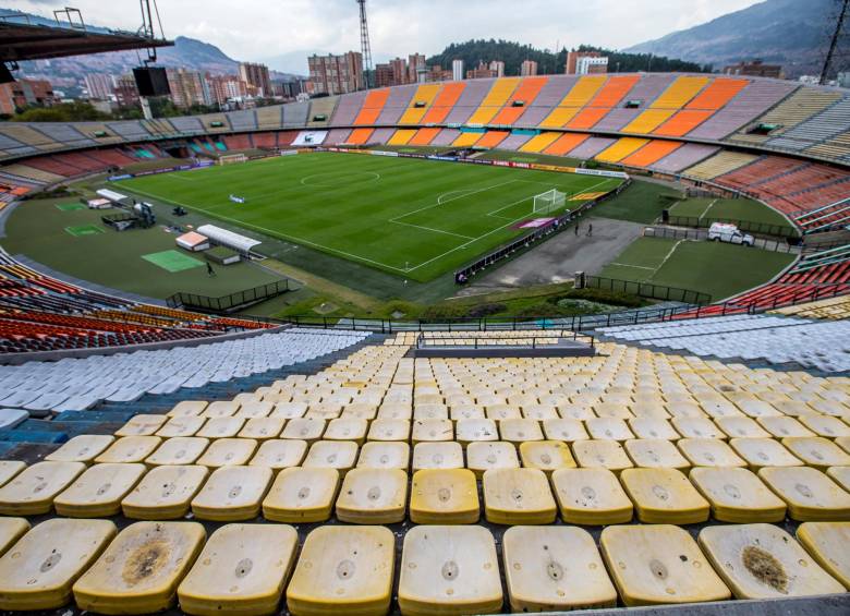 Desde 2011, con motivo del Mundial Sub-20 de fútbol en Colombia y tras una larga campaña de sensibilización, se quitaron las mallas que separaban las tribunas de la cancha. FOTO juan antonio sánchez 