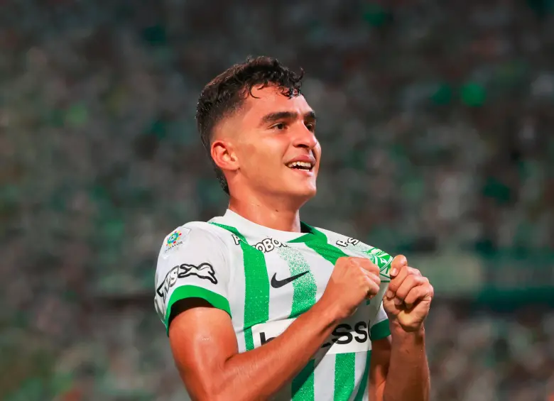 Juan Manuel Rengifo y su alegría tras haber marcado el gol olímpico frente al América. En cada partido que tiene la oportunidad, se ha ganado al hincha con su calidad y despliegue en la cancha. FOTO Manuel Saldarriaga
