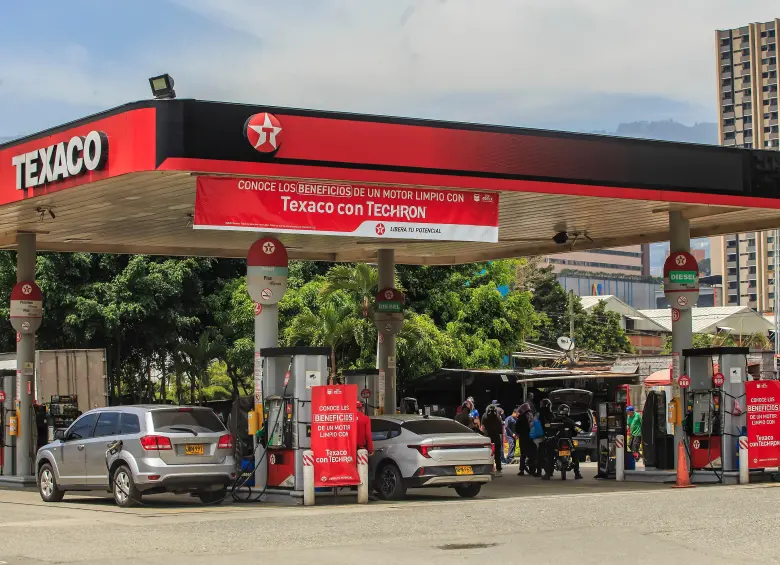 Empresarios de las estaciones de servicio proponen proteger el poder adquisitivo de los trabajadores, con aumentos alineados con la inflación, la productividad y la sostenibilidad del empleo formal. FOTO cortesía Comce