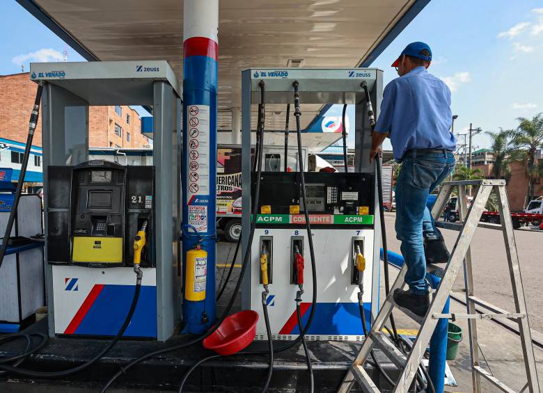 Una reducción de $500 aplicaría en las próximas horas el gobierno al precio de la gasolina. FOTO Manuel Saldarriaga