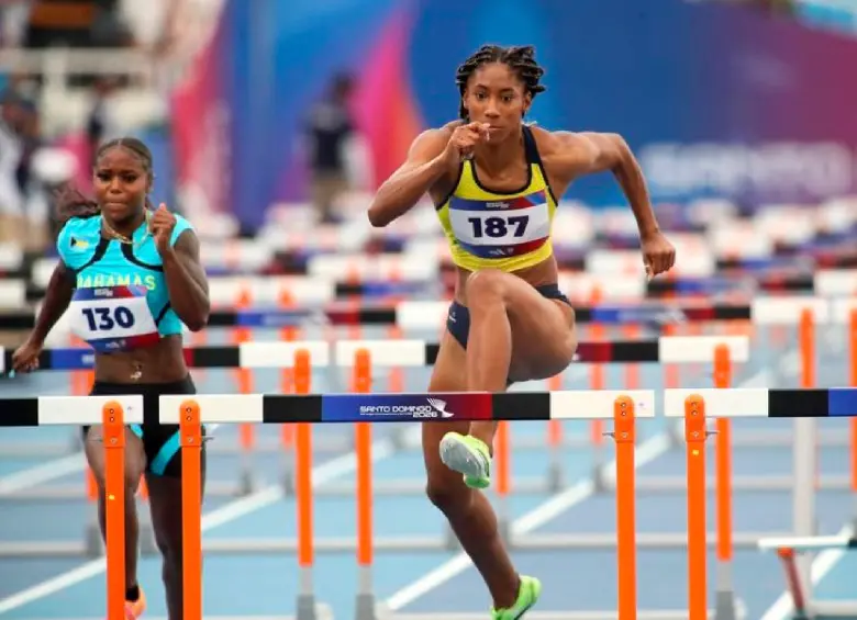 María Fernanda Murillo ganí el oro en los 100 metros vallas de los Juegos Centroamericanos y del Caribe tras imponer un nuevo récord nacional de 12,64 segundos. FOTO: @jcc2026