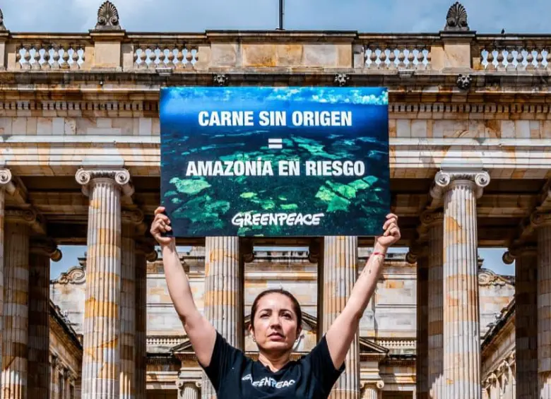 La expansión de la frontera ganadera es señalada como una de las principales presiones sobre los bosques amazónicos. La nueva ley de trazabilidad busca identificar el origen del ganado y evitar cadenas asociadas a la deforestación. FOTO: Álvaro Salamanca.